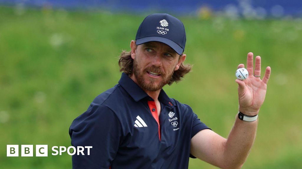 Fleetwood and McIlroy stay in medal hunt