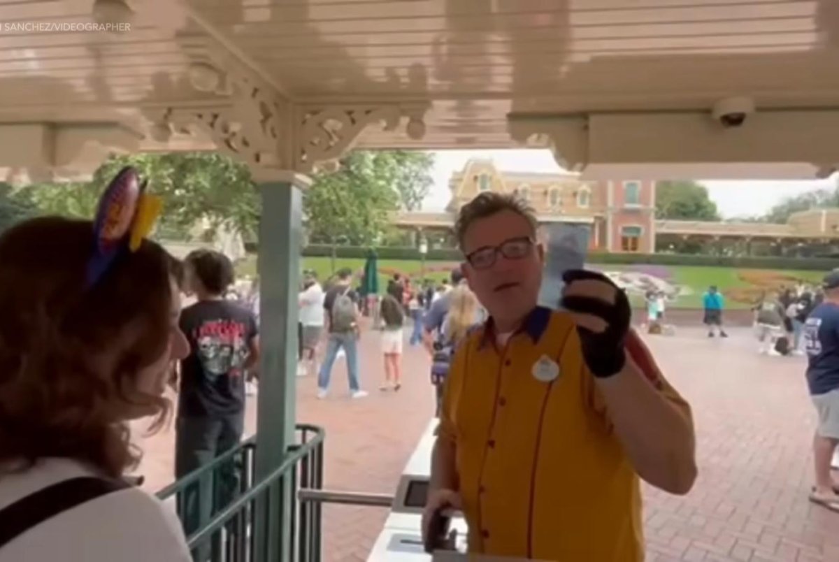 Disneyland honors free admission ticket won by California man in 1985