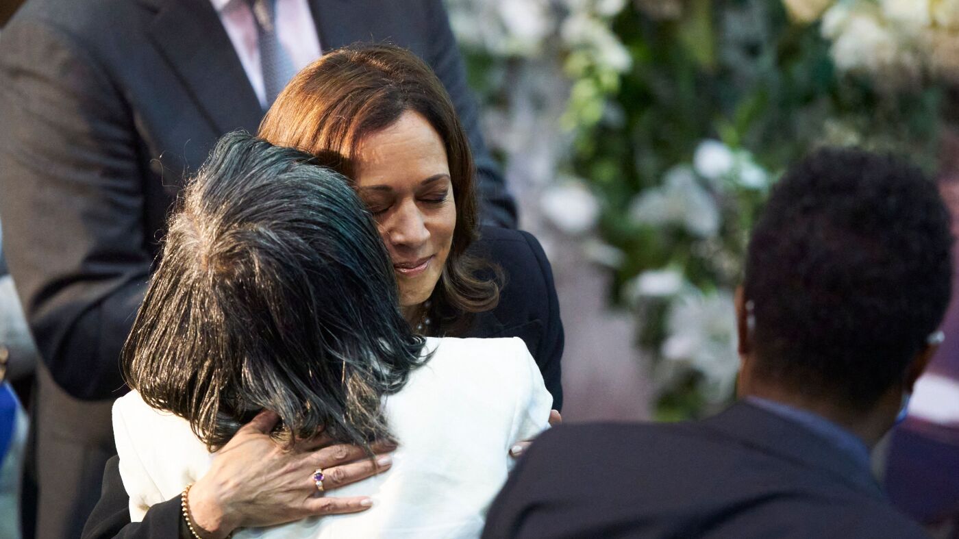 Harris tries out a new role: consoler-in-chief