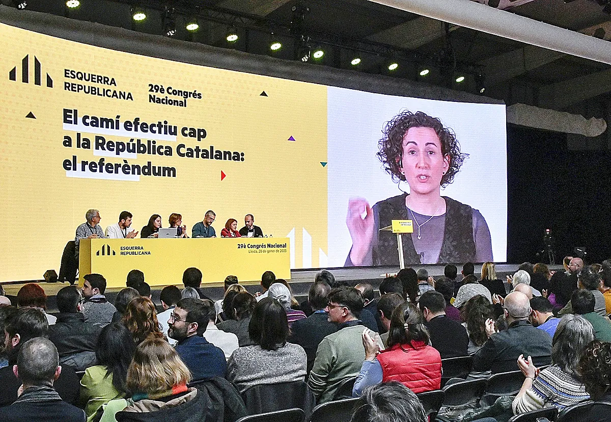 ERC impone al PSC blindar el catalán como "lengua propia" para apoyar la investidura de Illa