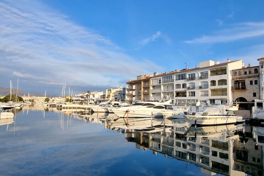 Ni Miami ni Venecia: la localidad de Girona llena de canales en plena Costa Brava donde el turismo activo es santo y seña