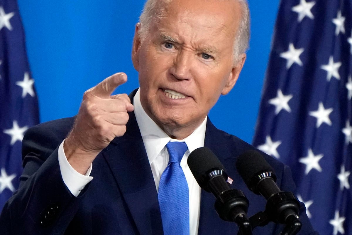 Biden pushes on 'blue wall' sprint with Michigan trip as he continues to make the case for candidacy