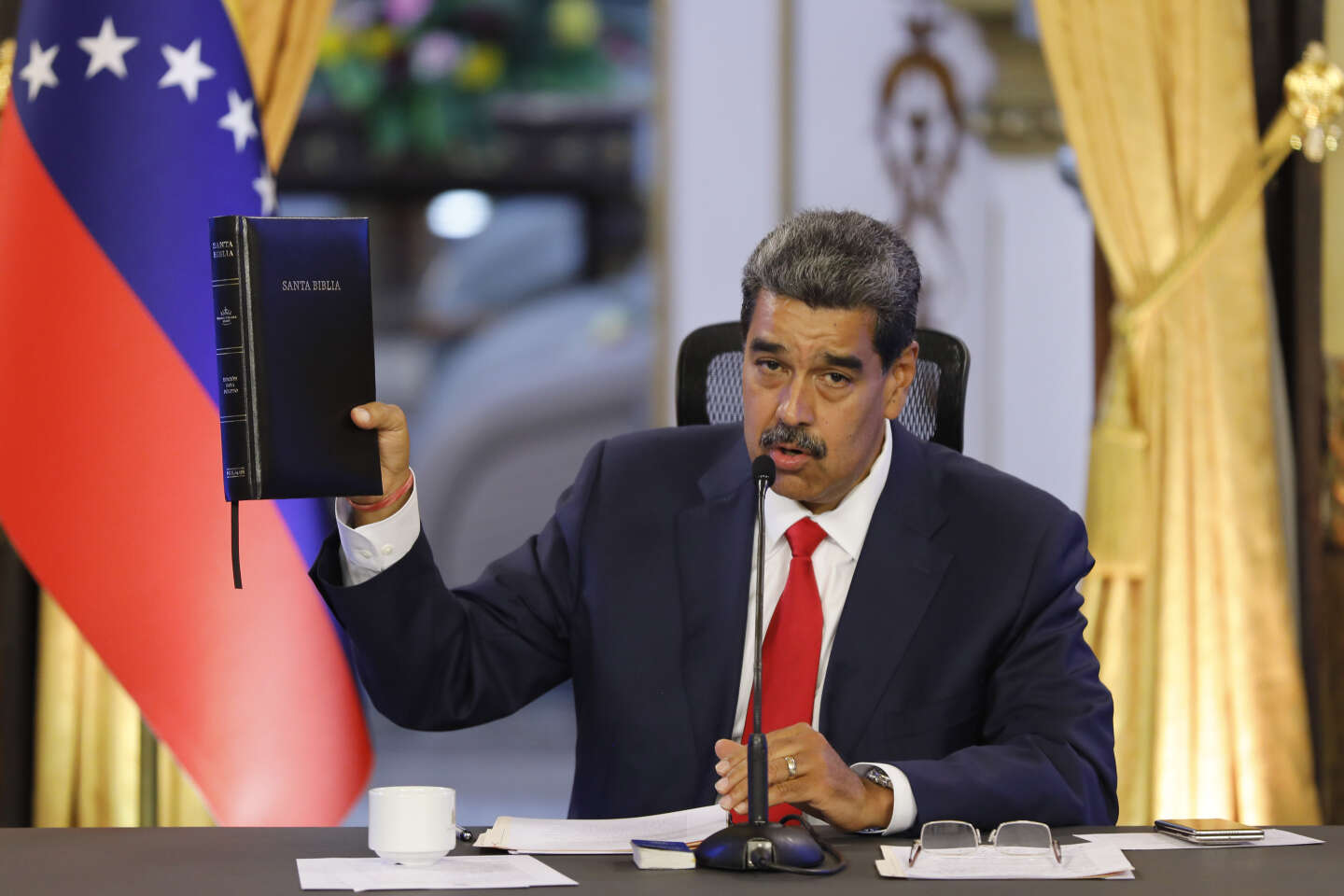 Au Venezuela, Maduro dénonce un « coup d’Etat » mené par les Etats-Unis et accuse l’opposition de préparer des « attentats »