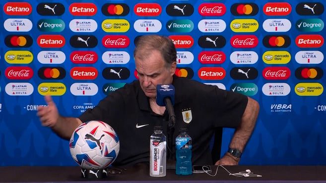 Bielsa sobre Luis Suárez: "Es un jugador superior, es un privilegio tenerlo con nosotros"