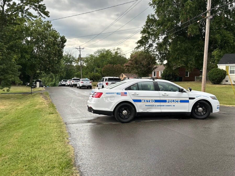 Police respond to barricade situation in South Nashville