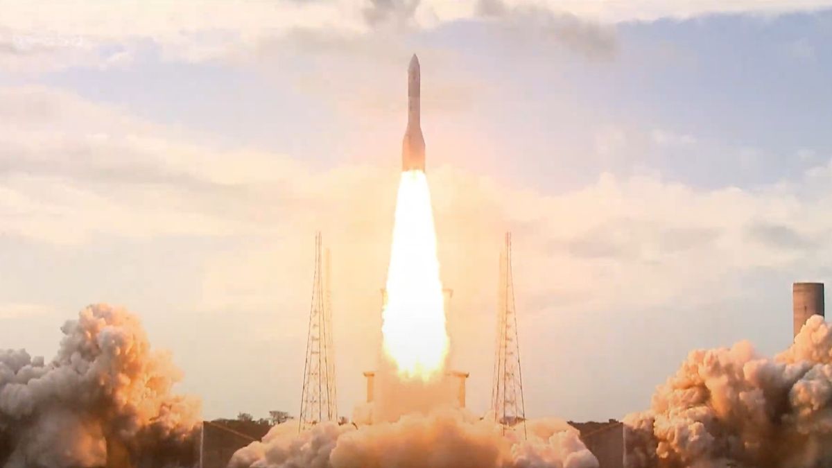 Europe's new Ariane 6 rocket launches on long-awaited debut mission (video)