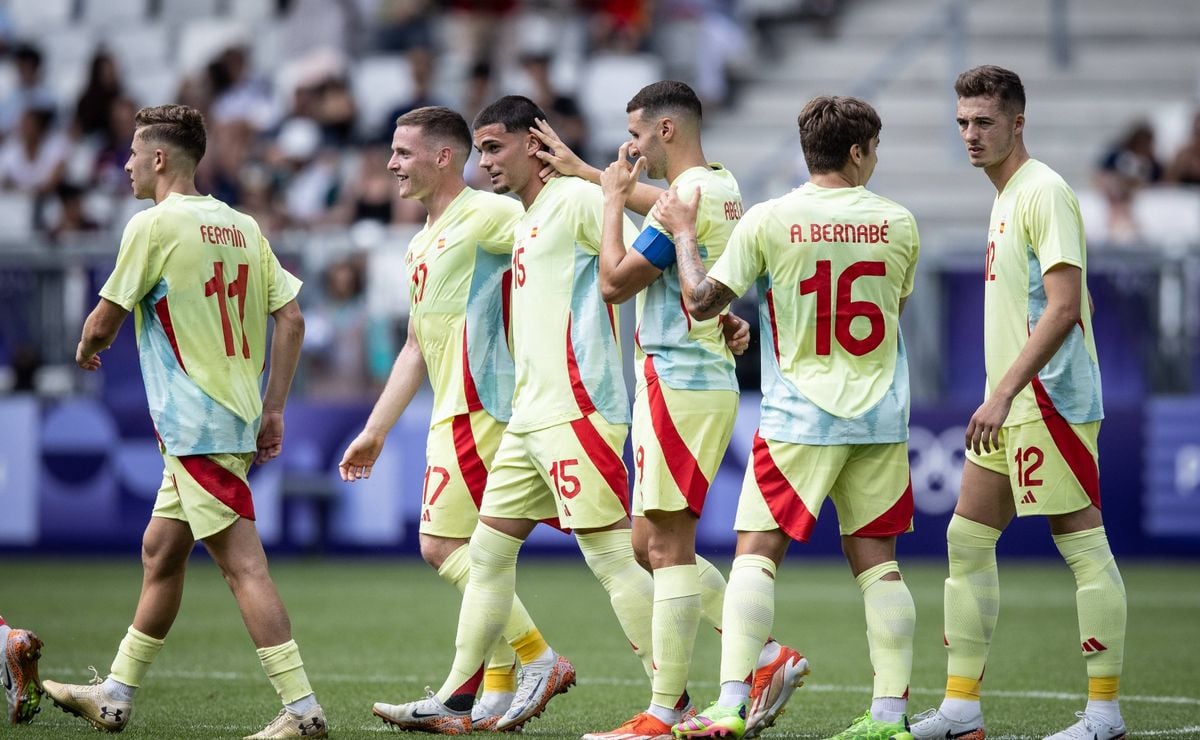 Spain dominates Dominican Republic with 3-1 win