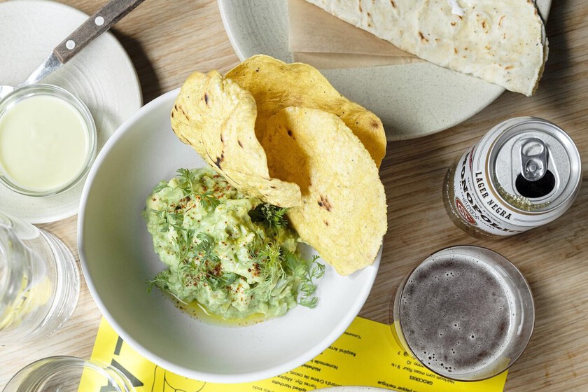 Las claves para hacer el mejor guacamole casero según un chef mexicano con dos estrellas Michelin