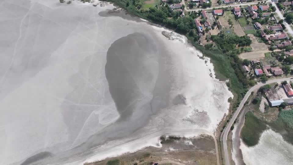 Heatwave dries up Serbian lake for the first time