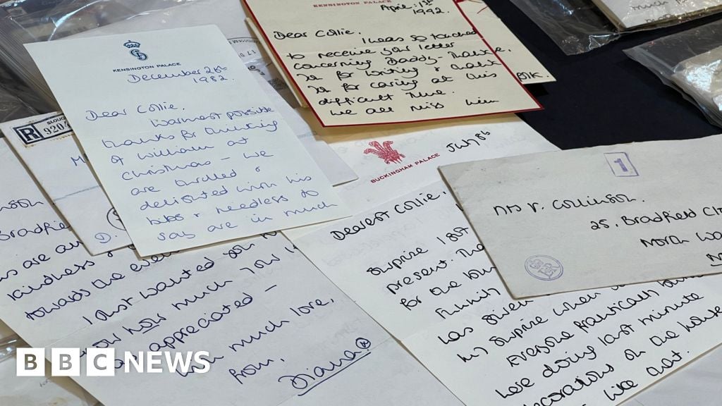 'Intimate' Princess Diana letters up for auction