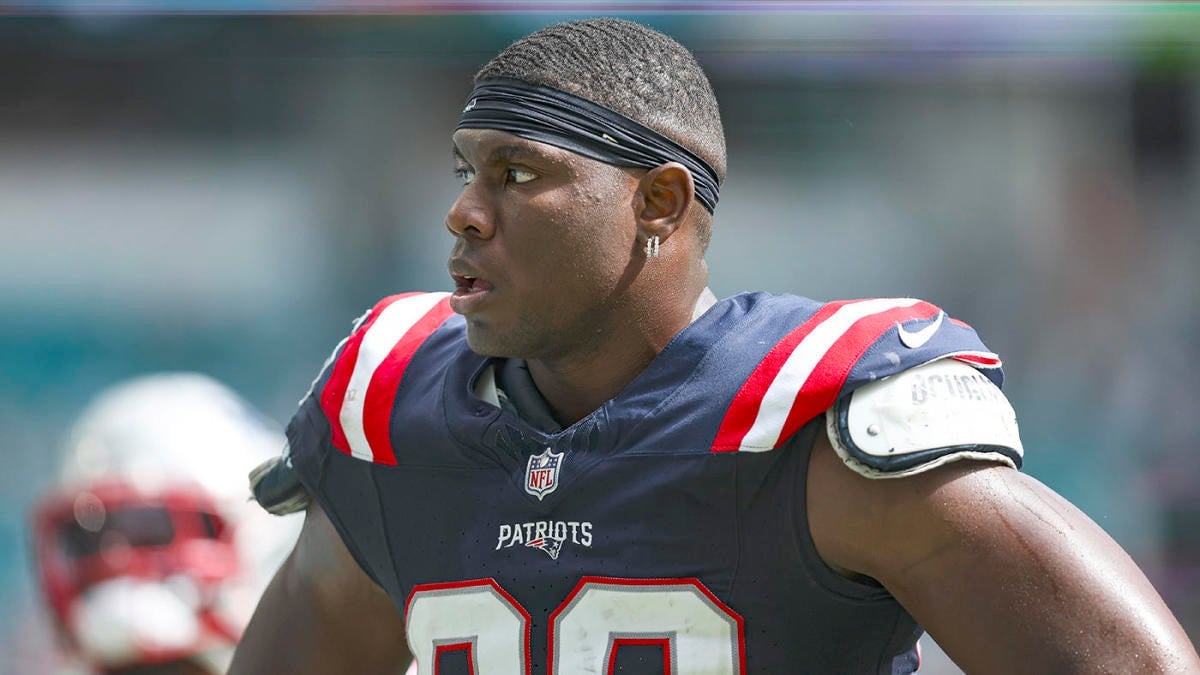 Patriots' Keion White says team goal is to be 'the No. 1 defense;' DE lines up at fullback for first time