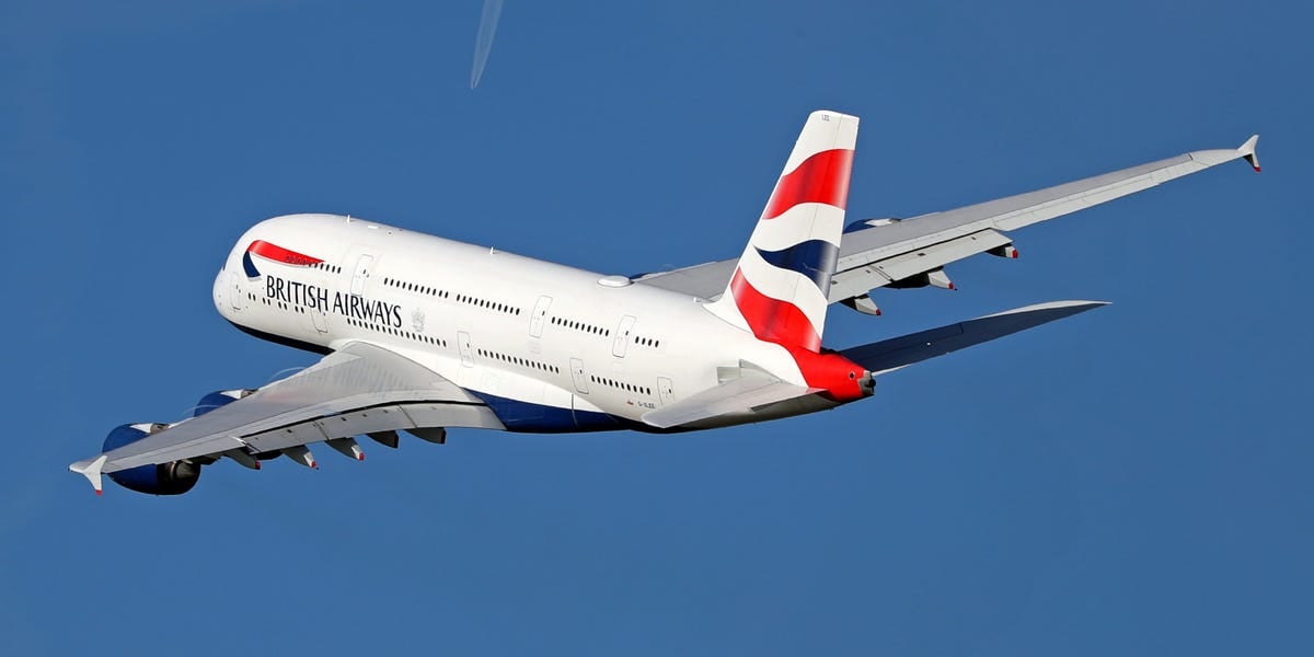 An Airbus A380 flying to London turned back when the powerful scent of laundry detergent made people feel sick and dizzy