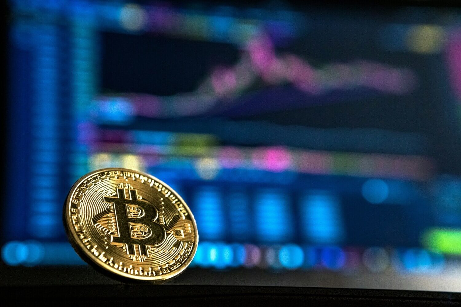 Bitcoin : pourquoi sa valeur s’effondre à des niveaux abyssaux ce lundi