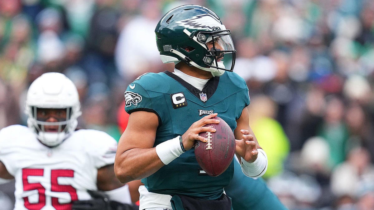 Eagles training camp: Jalen Hurts addresses reports of calling ex-Giants DC, admits 'trying to pick his brain'