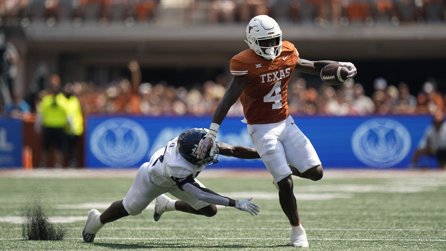 Texas running back CJ Baxter lost for season with training camp knee injury that requires surgery