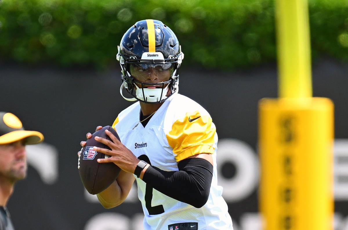 Justin Fields is creating a competition for the Steelers' starting quarterback spot