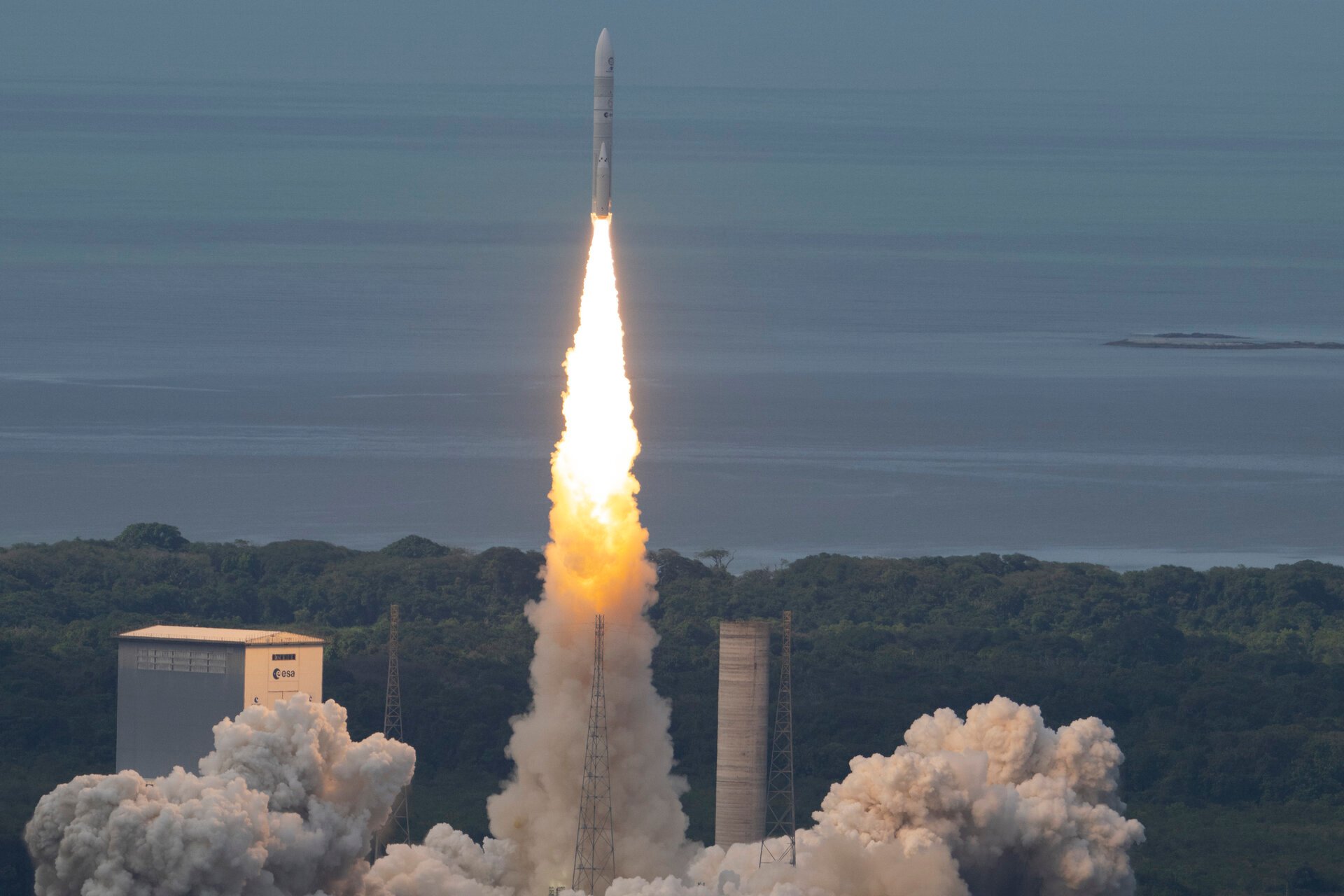 Lift-off for ³Cat-4 and ISTSat-1