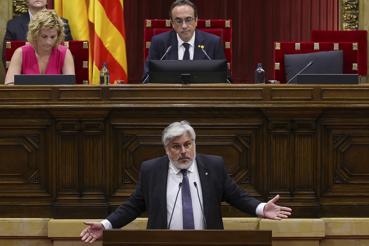 Junts pide suspender el pleno de investidura de Illa tras la nueva fuga de Puigdemont