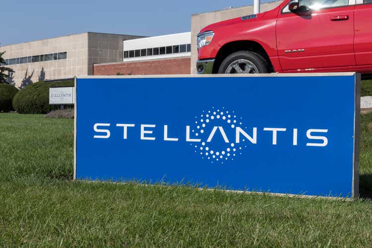 Stellantis to layoff 2,450 workers in Michigan (NYSE:STLA)