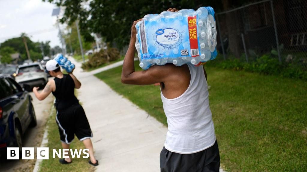 Texans face days-long deadly heat wave without power