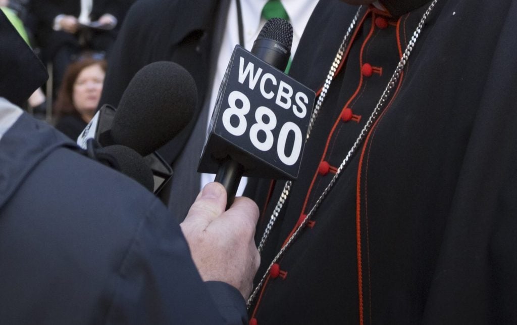 WCBS 880 to shut down as parent company sells station to ESPN