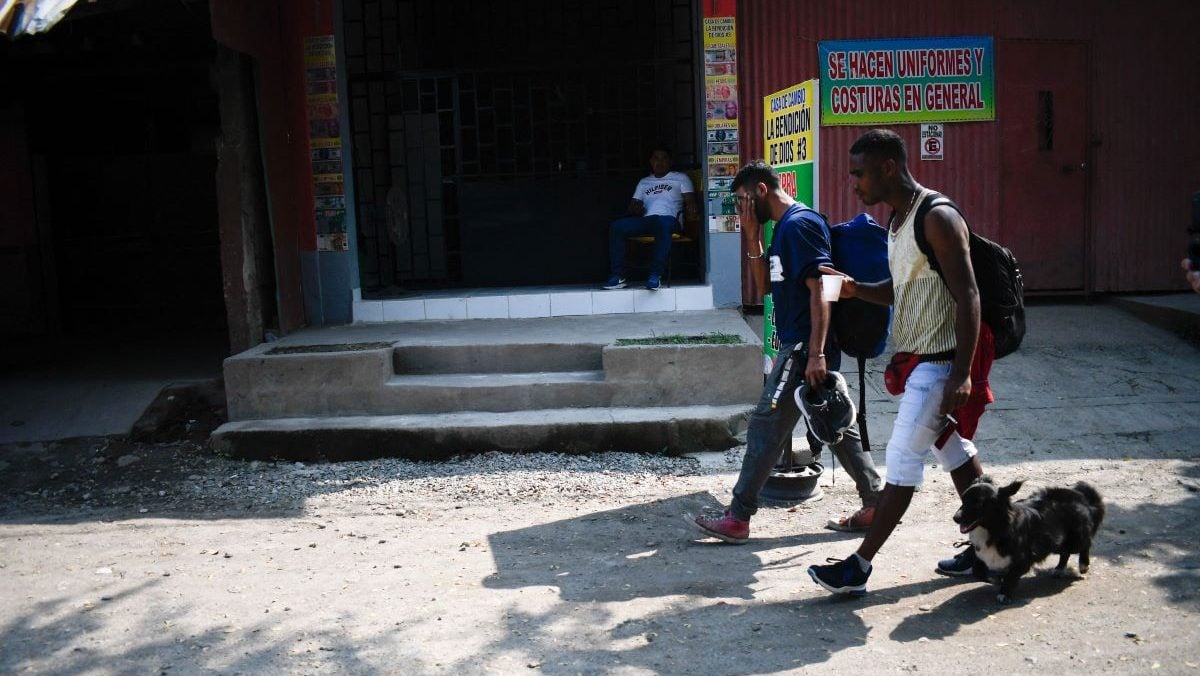 Cientos de mexicanos huyeron de la delincuencia a Guatemala; Gobierno de México dice que trabaja para garantizar su retorno