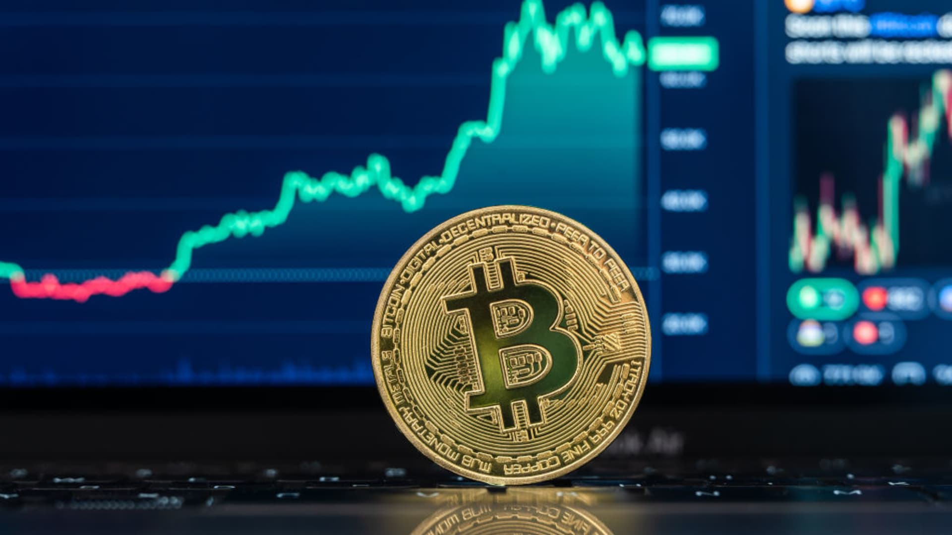 Bitcoin bounce could give way to deeper pullback, chart analysts say