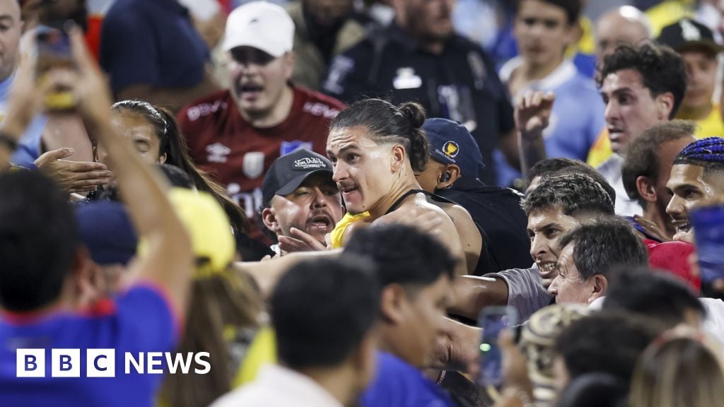 Liverpool footballer Núñez clashes with Colombia fans