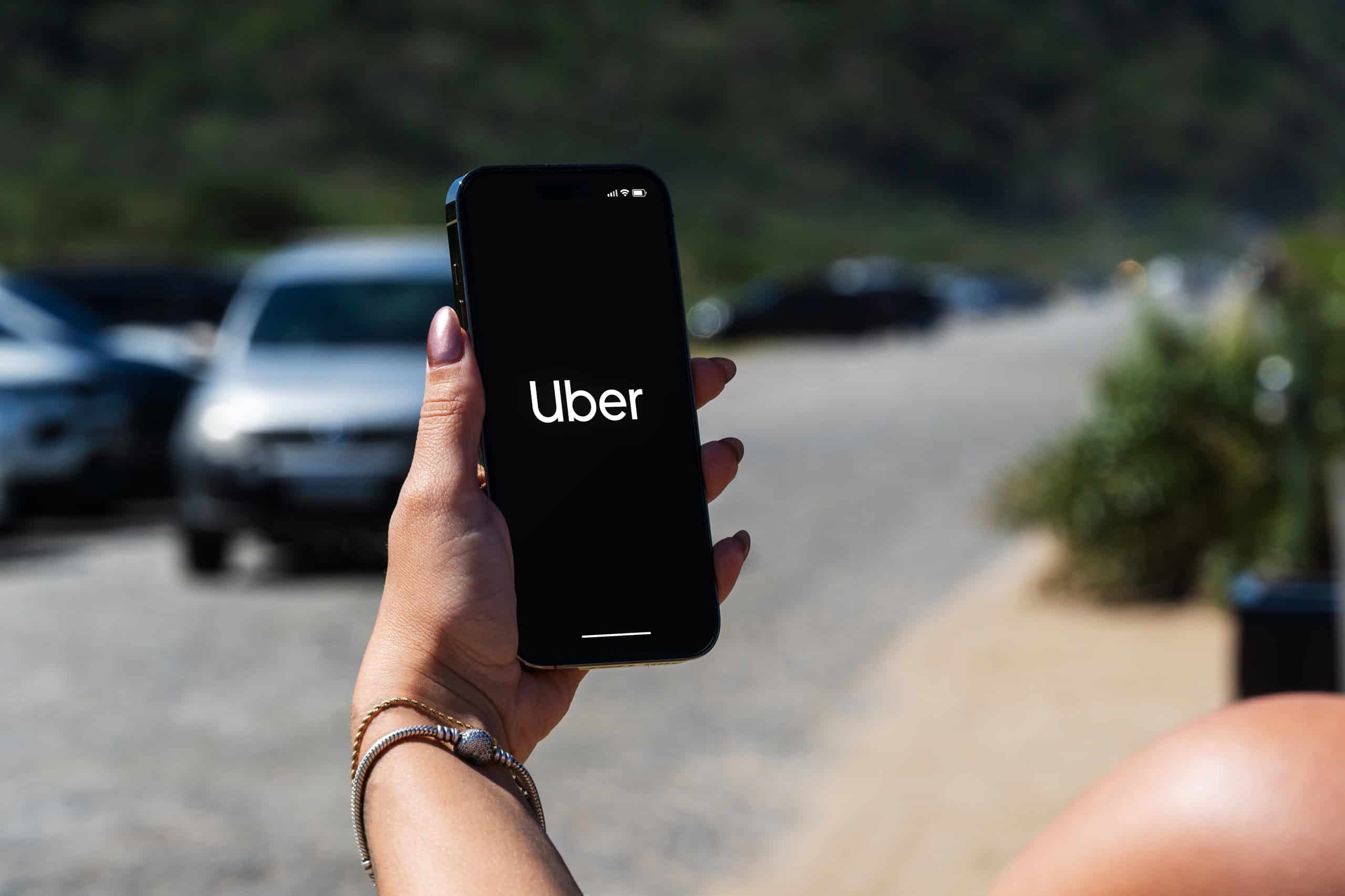 Está difícil achar motorista? App da Uber apresenta instabilidade nesta sexta-feira (19)