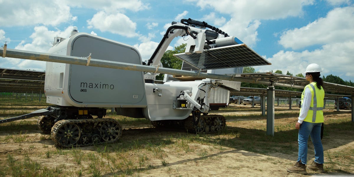 An AI-powered robot is helping install Amazon's largest solar farm