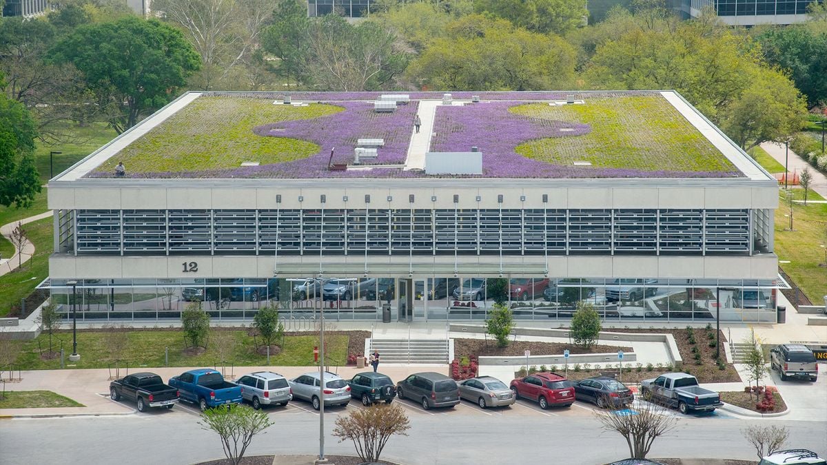 NASA marks moon landing anniversary by dedicating building to 'women of Apollo'