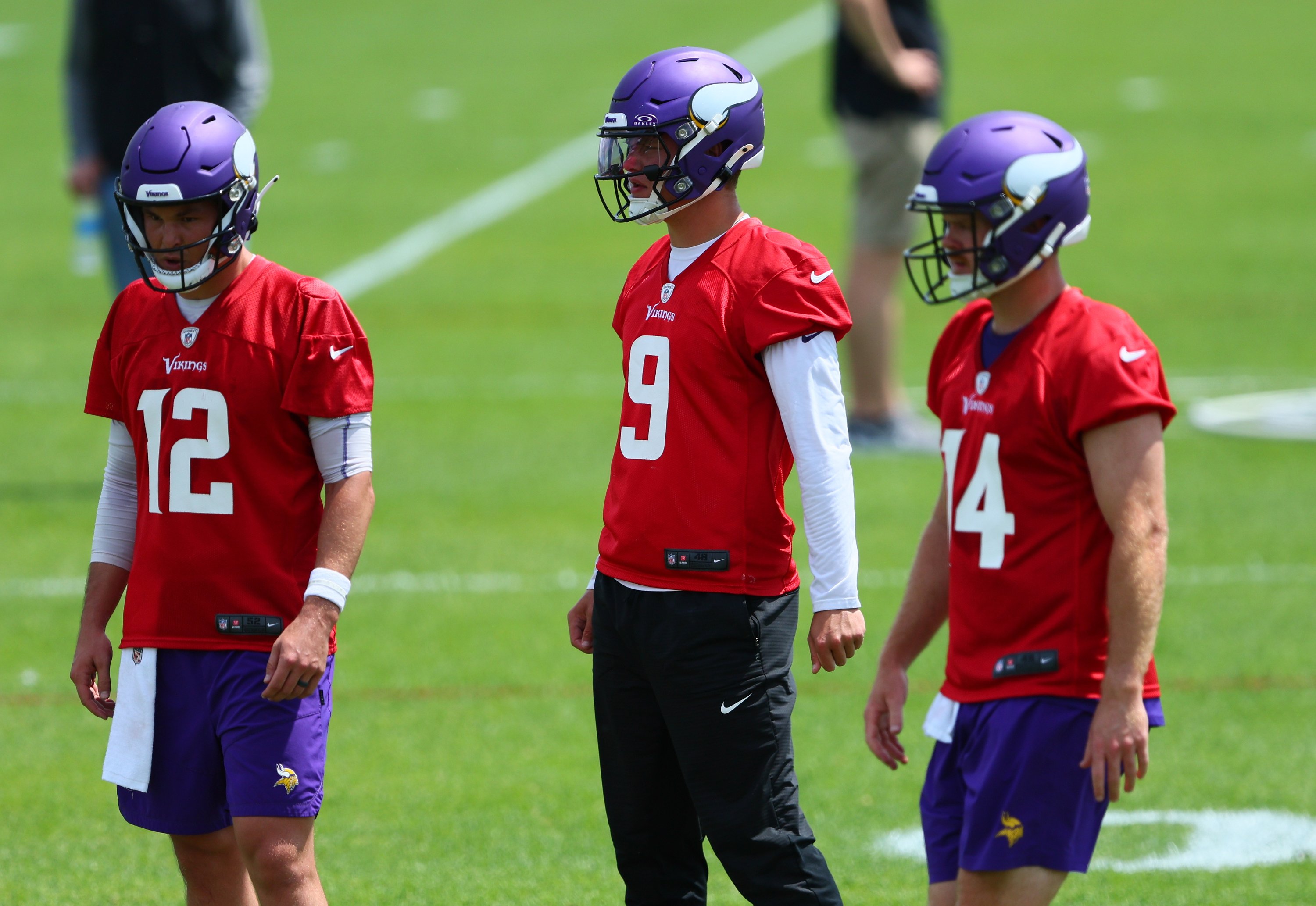 Vikings Quarterback Out of Practice With Knee Injury