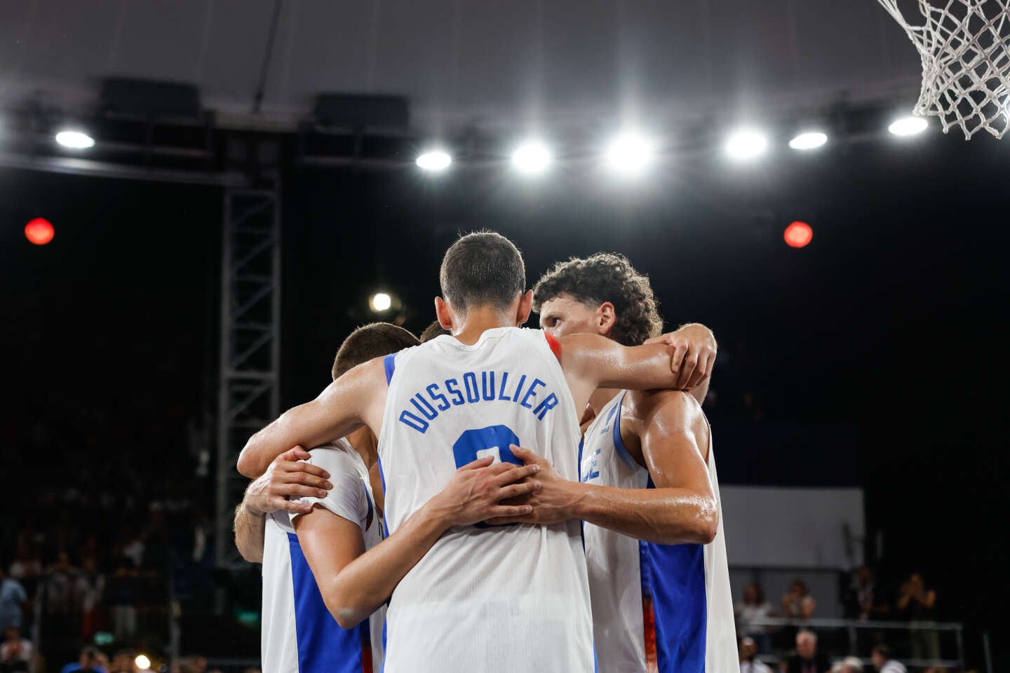 Basket 3 × 3 au JO 2024 : battue par un « tir de l’espace », l’équipe de France masculine goûte au bonheur de l’argent olympique