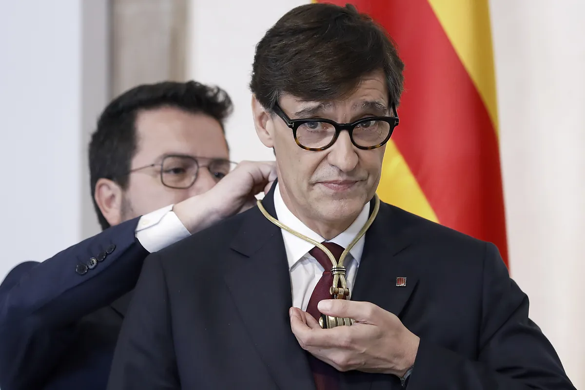 Salvador Illa toma posesión como presidente de la Generalitat y promete gobernar respetando "la pluralidad" de Cataluña ante los "populismos divisivos"