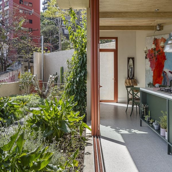 Arkitito Arquitectura places São Paulo house between terraced gardens