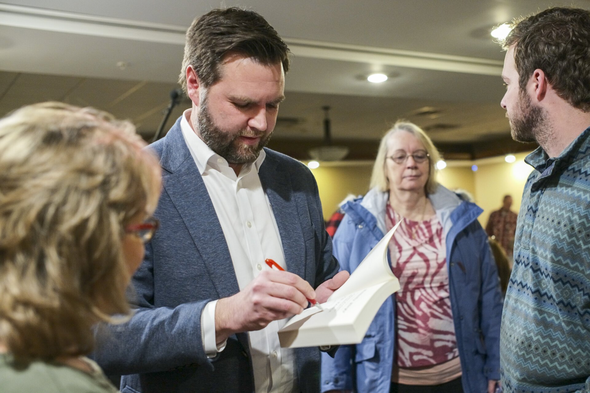 Goodreads Won’t Let You Say Bad Things About JD Vance’s ‘Hillbilly Elegy’