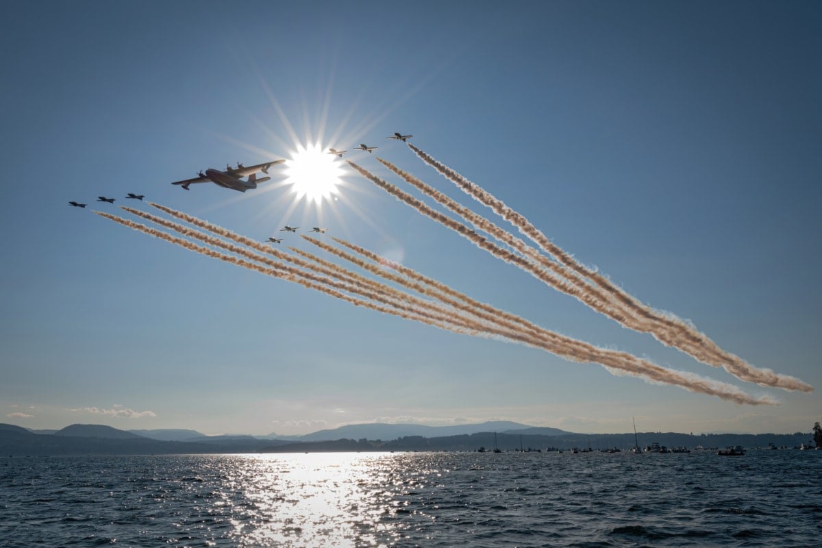 VIDEO: 1,000s gather for final landing of B.C.'s legendary water bomber