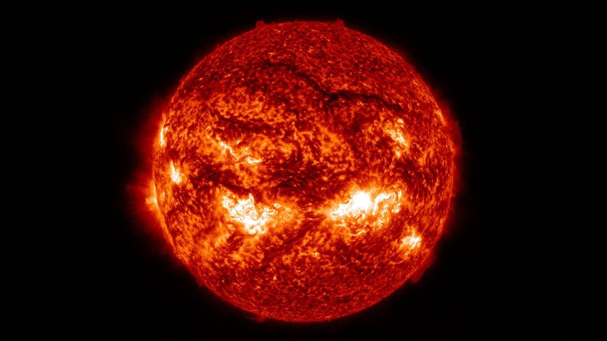 Sun unleashes X-class solar flare, blasts 3rd coronal mass ejection toward Earth in a week (video)