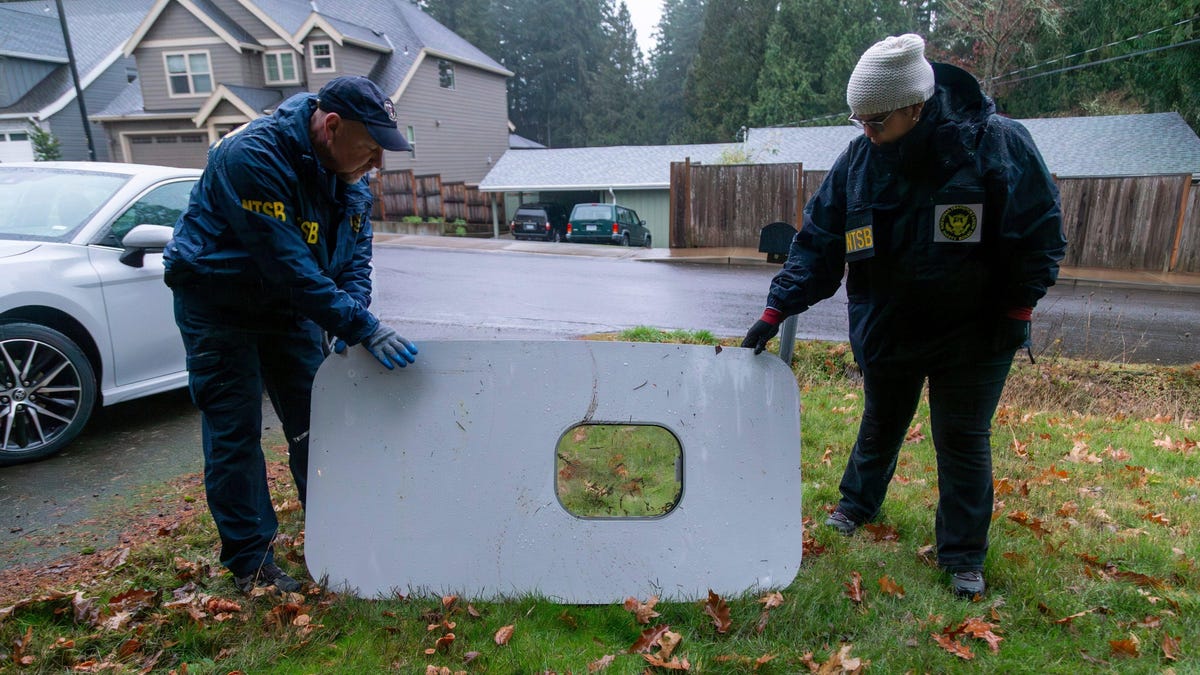 Boeing still doesn't know who forgot to bolt on that Alaska Airlines door plug that fell off