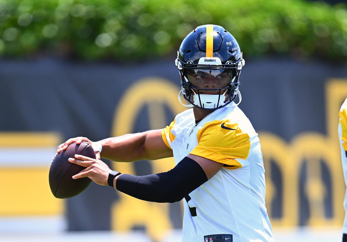 How Justin Fields' elevated competition for the Steelers starting quarterback job can benefit the Bears