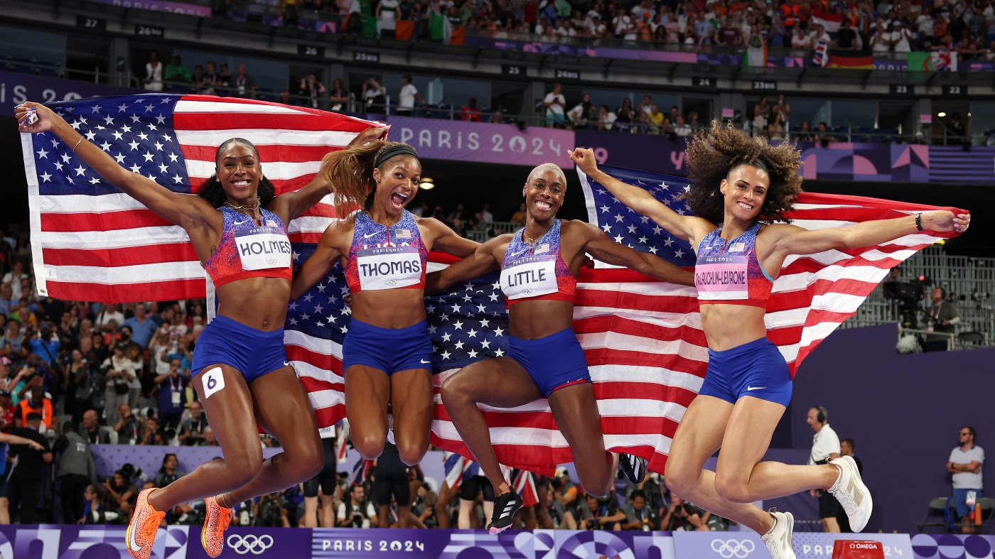 U.S. women, men seize a pair of golds in Olympic 4 by 400 relays