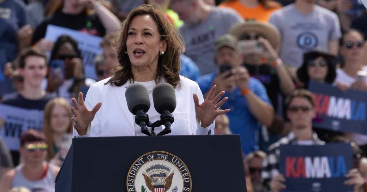 Kamala Harris' Awkward Moment, Suffers Biden-Style Gaffe on Stage at Arizona Rally