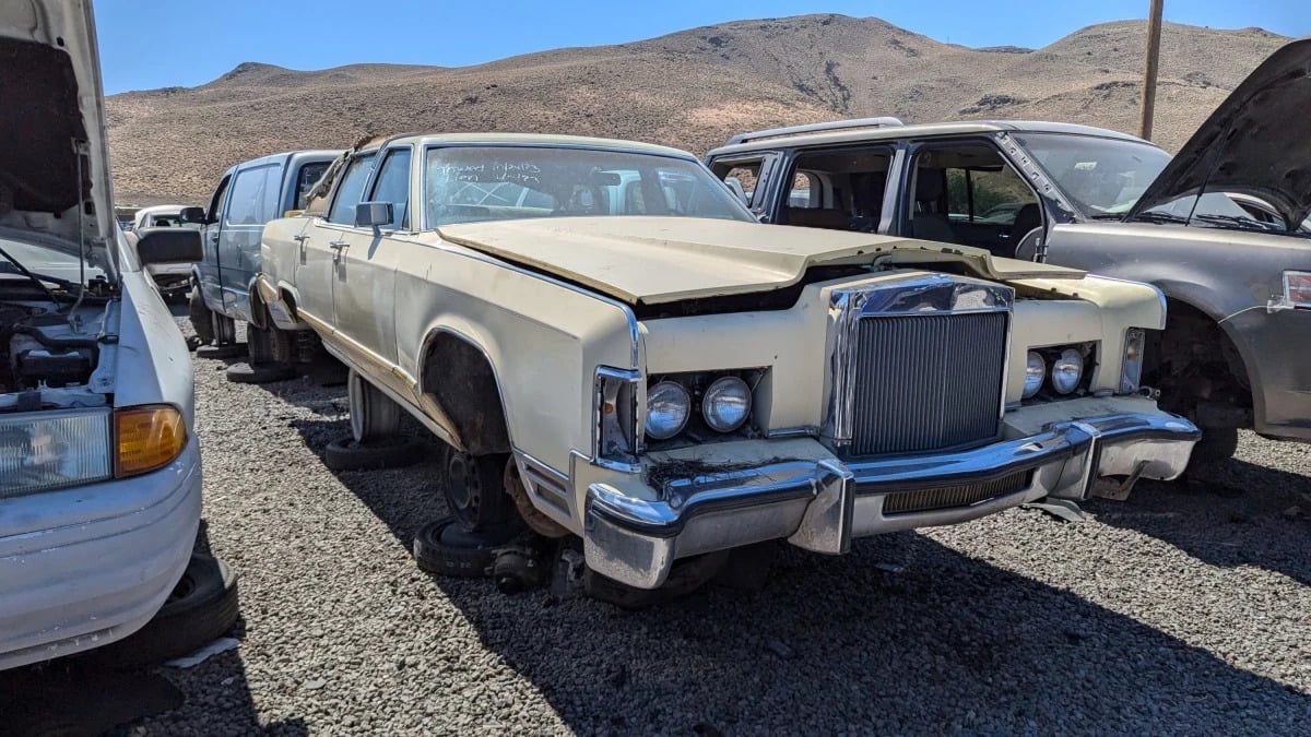 Junkyard Gem: 1979 Lincoln Continental Town Car