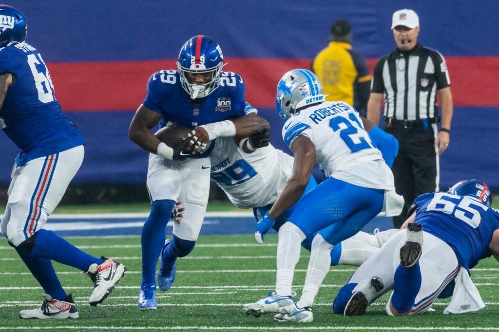 Giants' Tyrone Tracy Jr. carted off field with potentially major injury