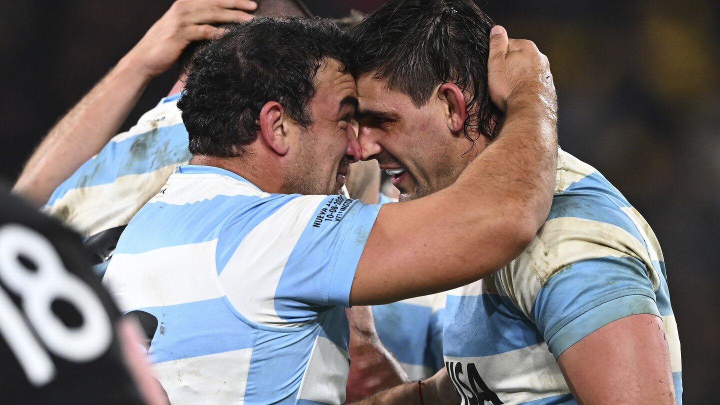 Creevy scores late as Argentina stuns New Zealand 38-30 in Rugby Championship