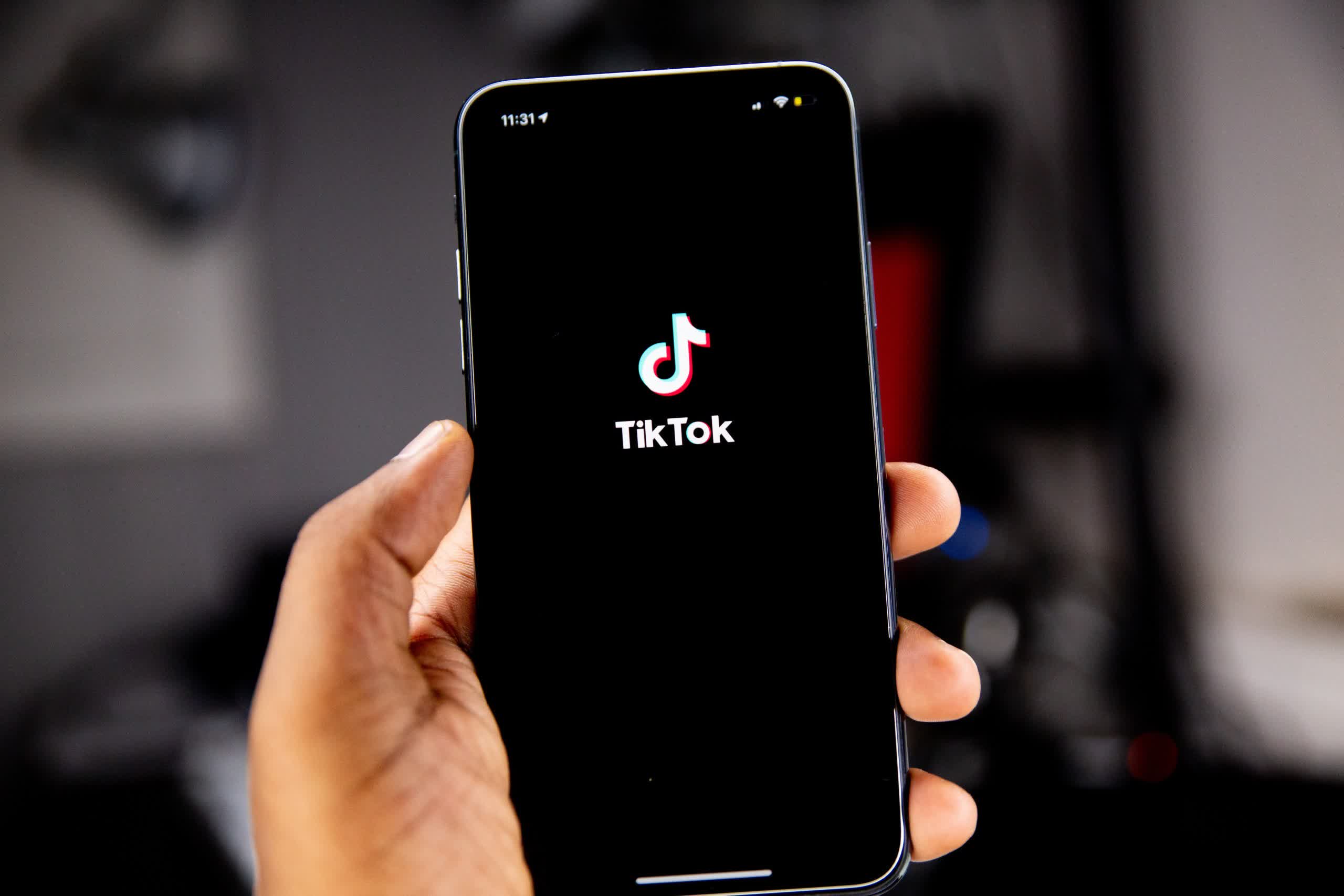 TikTok is pushing fake news alerts about Taylor Swift and Shohei Ohtani as "Breaking"