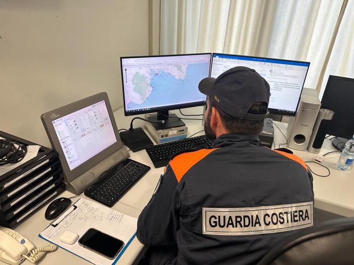 Irregolarità a bordo, nave del Belize fermata a Cagliari