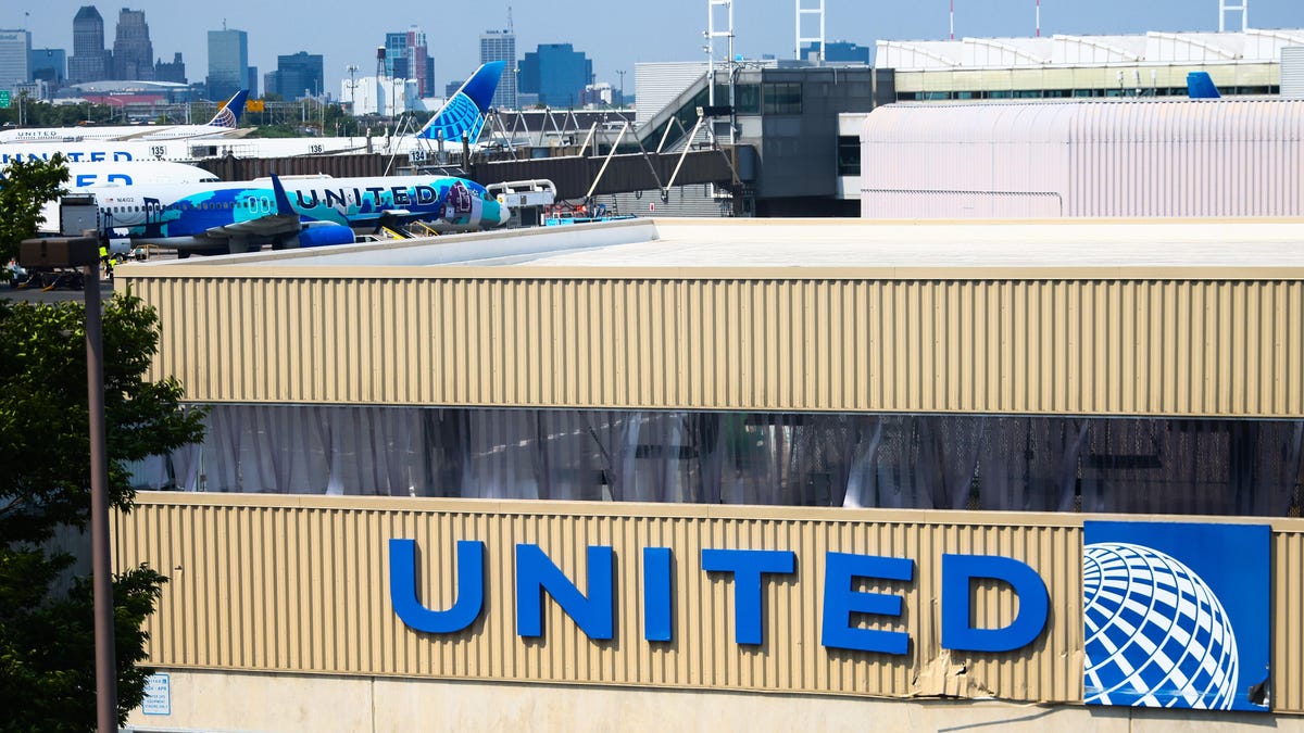 A turbulent United Airlines fight just sent 1 passenger to the hospital