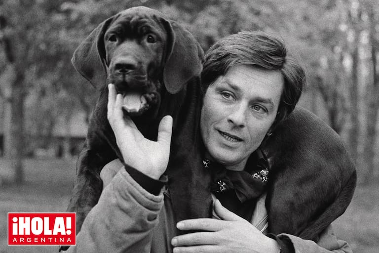 Enterrado con sus perros: el pedido de Alain Delon, la disputa por la herencia y un funeral íntimo