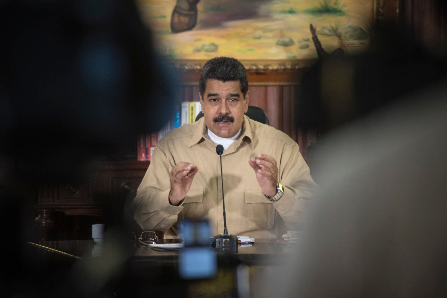 Maduro sigue como presidente